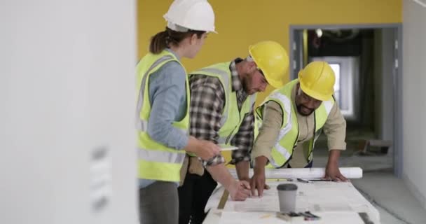 Video Footage Group Builders Having Meeting Construction Site — Stockvideo