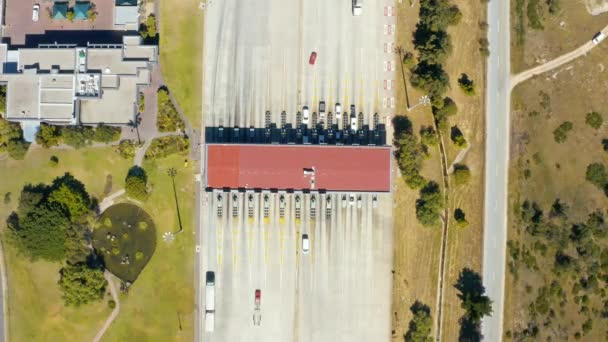 Drone Footage Vehicles Driving Toll Booth National Road — ストック動画