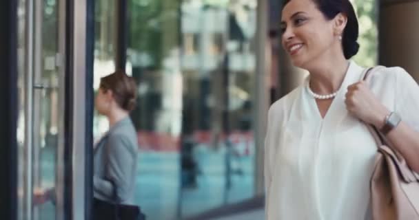 Video Footage Businesswoman Arriving Office — Vídeo de Stock