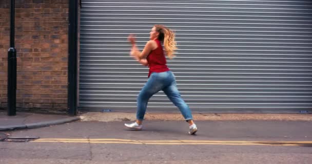 Video Footage Young Woman Dancing City — Stock video