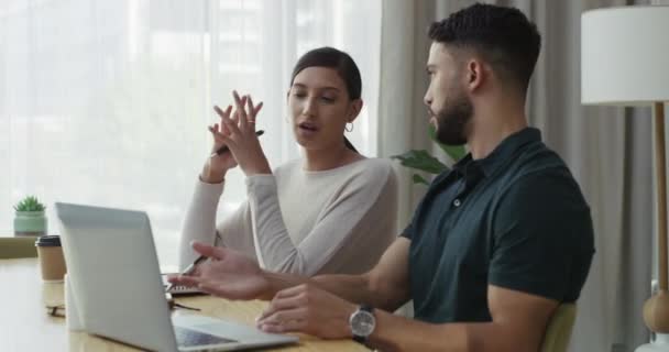 Videomaterial Von Zwei Geschäftsleuten Bei Einem Treffen Einem Büro Bei — Stockvideo