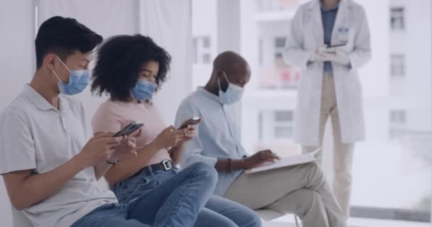 Des Gens Qui Attendent Faire Leurs Tests Covidés Clinique Groupe — Video