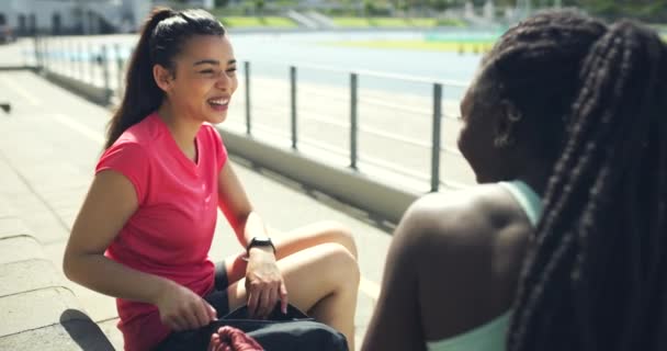 Two Athletes Talking Workout Training Sports Stadium Using Phone Update — Stockvideo