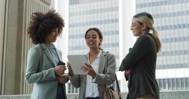 Video Footage Diverse Group Businesswomen Standing Using Digital Tablet — Vídeo de stock