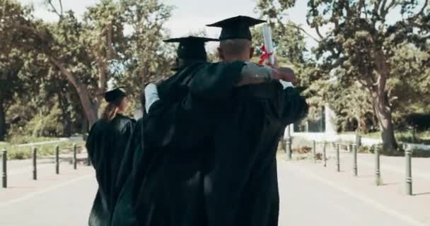 Imágenes Vídeo Grupo Estudiantes Celebrando Graduación — Vídeo de stock