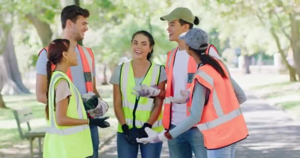 Volunteers Talking Park Diverse Community Workers Uniting Cleanup Service Project — Stock video