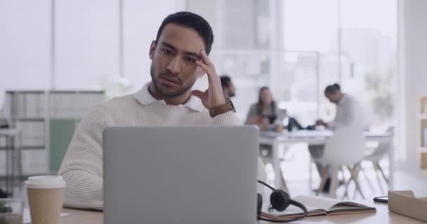 Напружений Бізнесмен Має Справу Робочою Проблемою Втомлений Професійний Підприємець Страждає — стокове відео