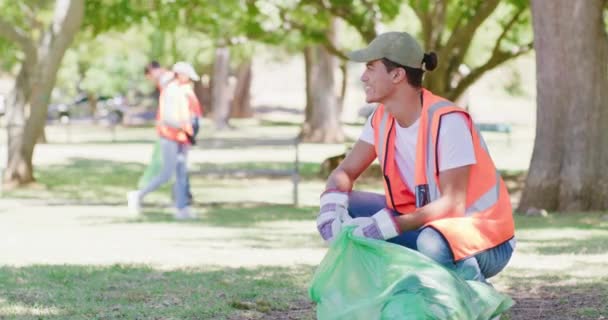 Happy Young Man Cleaning Park Eco Friendly Community Responsible Council — Stockvideo