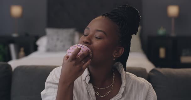 Video Footage Young Woman Eating Cupcake While Sitting Bedroom Her — Video Stock