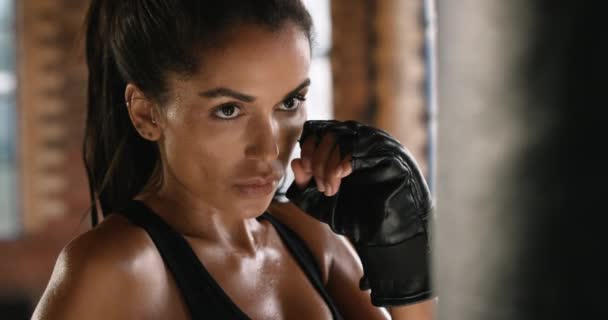 Strong Young Woman Focused Punching Bag Gym Powerful Athletic Woman — Stockvideo