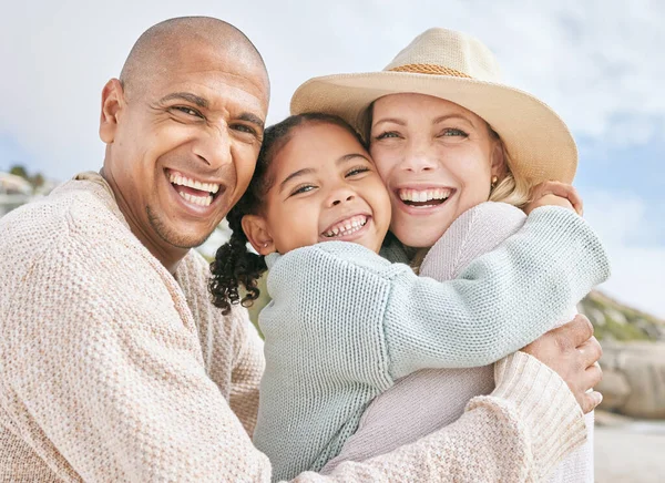 Retrato Família Inter Racial Feliz Férias Verão Sorrindo Rindo Pais — Fotografia de Stock