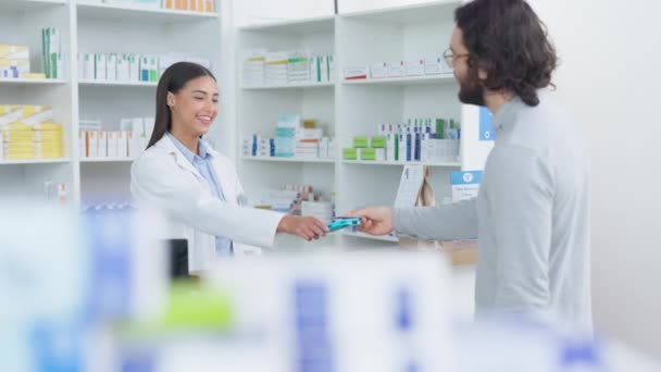 Patient Buying Medicine Pharmacist Pharmacy Store Customer Receives Prescription Medication — Stockvideo