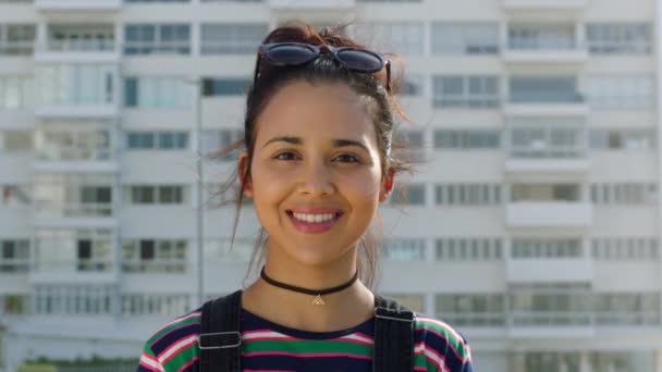 Portrait Confident Fashionable Woman Showing Cheerful Facial Expression City Smiling — Wideo stockowe