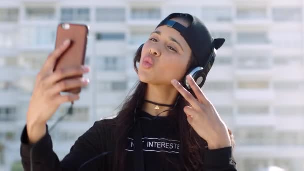 Cool Young Woman Taking Selfies Peace Sign Pose City Edgy — Stock video