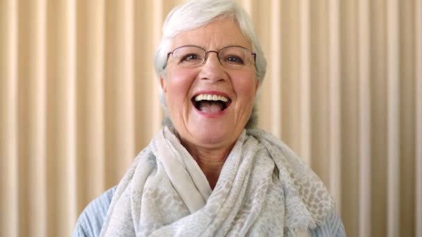 Portrait Laughing Older Woman Looking Happy Empty Room Face Closeup — Vídeos de Stock