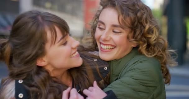 Portrait Two Fun Women Hugging Making Happy Memories Downtown Together — Vídeo de Stock