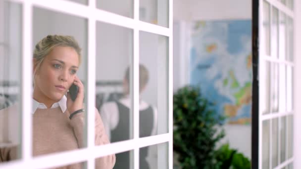 Young Business Woman Talking Phone Window Her Lunch Break Office — Vídeos de Stock