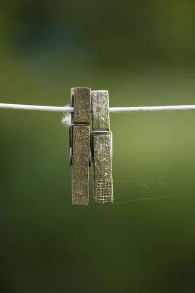 Copy Space Old Clothespins Hanging Abandoned Washing Laundry Line Bokeh — Fotografia de Stock