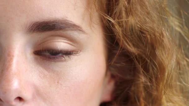 Closeup Woman Testing Her Vision Eyesight Optometrist Female Red Hair — Αρχείο Βίντεο