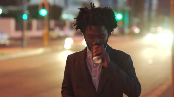 Portrait Trendy Man Walking Enjoying Coffee Urban Background Young African — Αρχείο Βίντεο