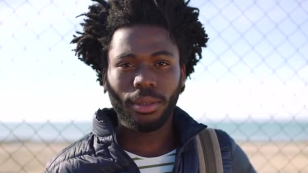 Portrait Confident Black Man Trendy Afro Enjoying View City Fence — Αρχείο Βίντεο