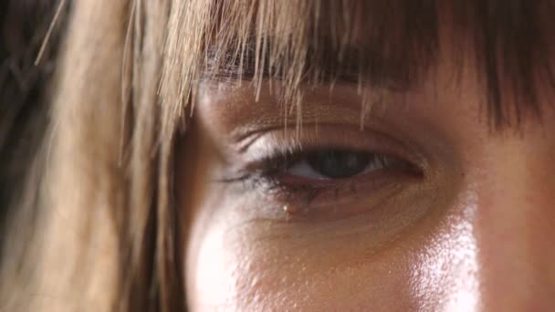 Closeup Woman Testing Her Vision Eyesight Optometrist Zoom Female Blinking — ストック動画