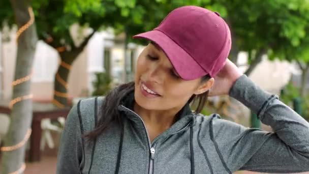 Portrait Happy Latino Woman Looking Sporty While Standing City Active — Stok video