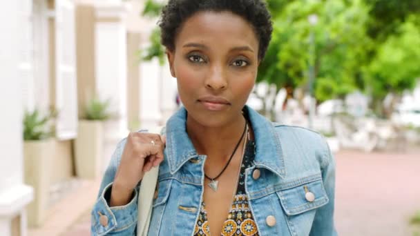 Young Black Female Student Standing Building University Town Portrait Trendy — Vídeo de Stock