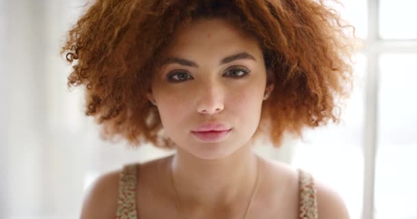 Portrait Face Head Woman Afro Standing Alone Closeup Headshot Redhead — Vídeos de Stock