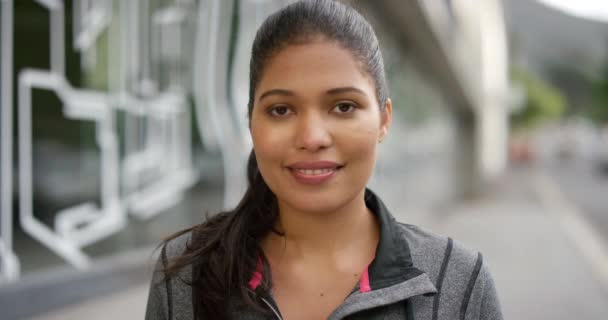 Young Active Female Runner Standing City Her Morning Exercise Routine — Αρχείο Βίντεο