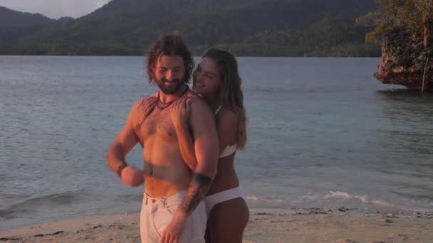 Video Footage Affectionate Young Woman Embracing Her Boyfriend Beach — Vídeo de stock