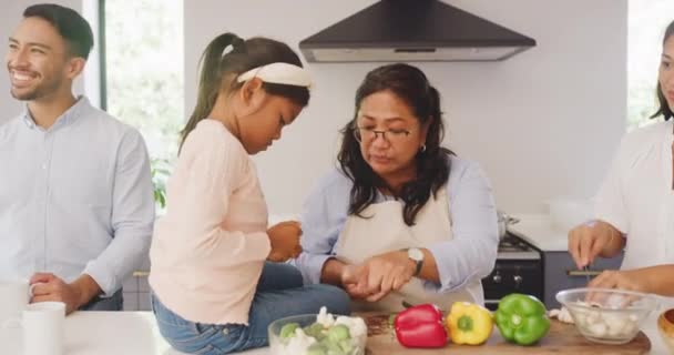Family Cooking Kitchen Together Siblings Helping Mother Prepare Wholesome Nutritious — Vídeo de Stock