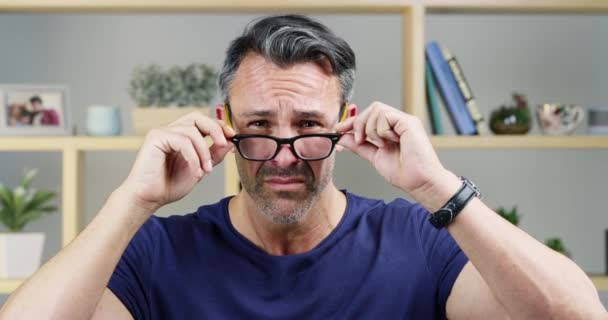 Video Footage Handsome Middle Aged Man Trying See His Spectacles — Αρχείο Βίντεο