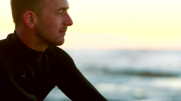 Handsome Male Surfer Wetsuit Beach Mature Man Thinking While Waiting — Vídeos de Stock