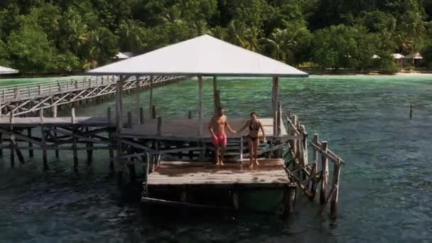 Drone Footage Happy Young Couple Jumping Dock Ocean — Vídeos de Stock