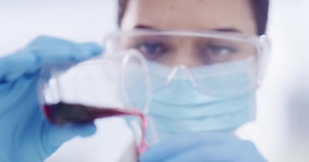 Video Footage Young Scientist Conducting Experiment Laboratory — Αρχείο Βίντεο