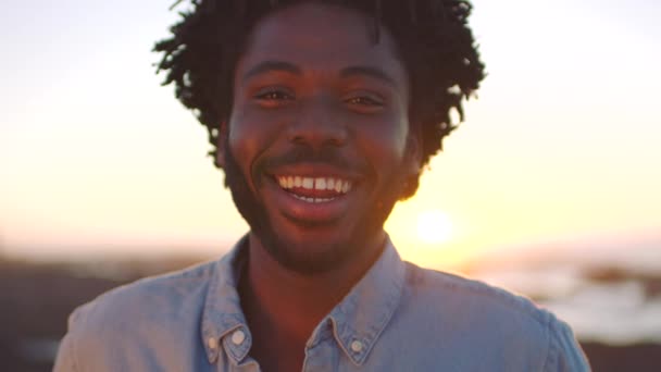 Closeup Portrait Face Happy African American Man Smiling Sunset Tranquil — Vídeo de Stock