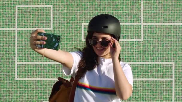 Cool Female Skater Taking Selfie Using Her Phone Skate Park — 비디오