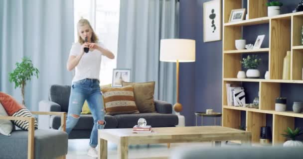 Video Footage Happy Young Woman Using Headphones Singing Brush Home — Stok video