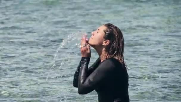 Video Footage Attractive Young Woman Sitting Her Surfboard Wiping Back — Stock Video