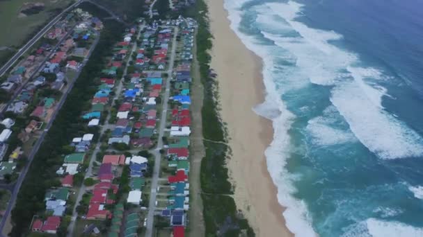 Drone Footage Coastline Alongside City — Αρχείο Βίντεο