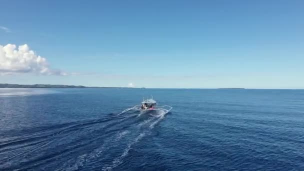 Video Footage Bangka Boat Speeding Ocean Alone Philippines — Stockvideo