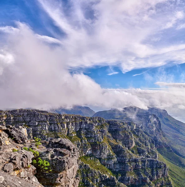 Thick Clouds Forming Top Table Mountain Cape Town Copyspace Rocky — Stock Photo, Image