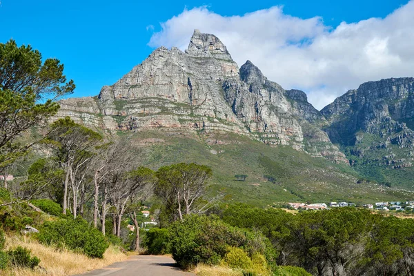 Alatta Kilátás Nyílik Egy Hegycsúcsra Dél Afrikában Szemben Felhős Kék — Stock Fotó