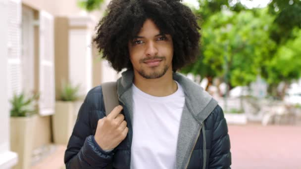 Portrait Afro Man Smiling Urban City Young Attractive Confident African — Αρχείο Βίντεο