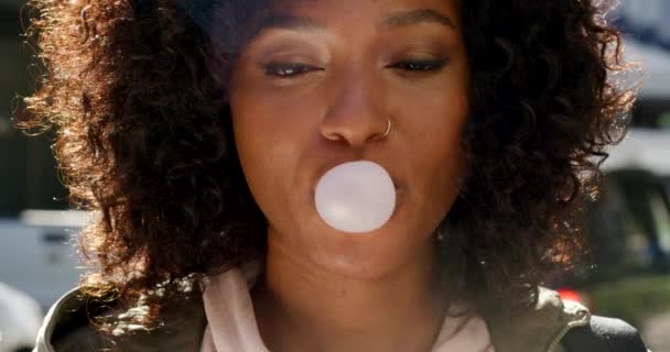Closeup Portrait Face Head Beautiful Young Woman Afro Chewing Gum — Vídeos de Stock