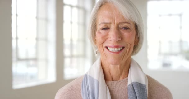 Portrait Senior Woman Laughing Bright Building Copy Space Beautiful Mature — Vídeo de Stock