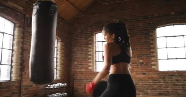 Slow Motion Young Athletic Woman Hitting Punching Bag Her Workout — ストック動画