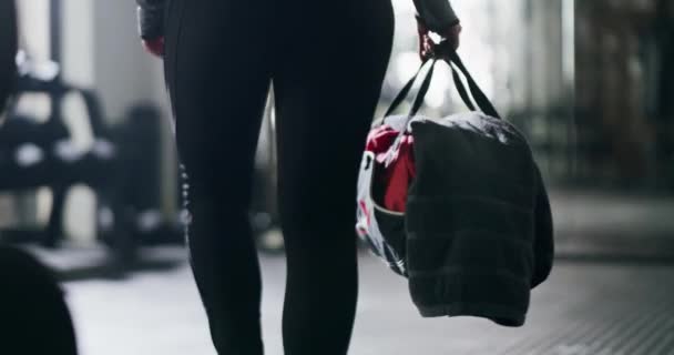 Video Footage Attractive Young Sportswoman Walking Gym While Holding Bag — Stockvideo