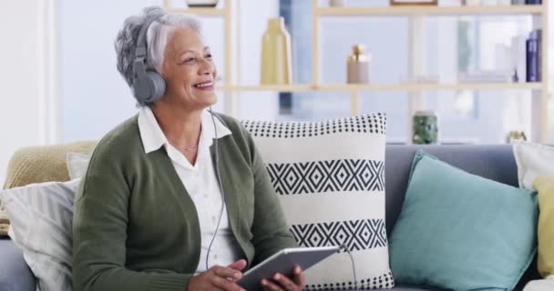 Video Footage Senior Woman Listening Music Digital Tablet Sofa Home — ストック動画